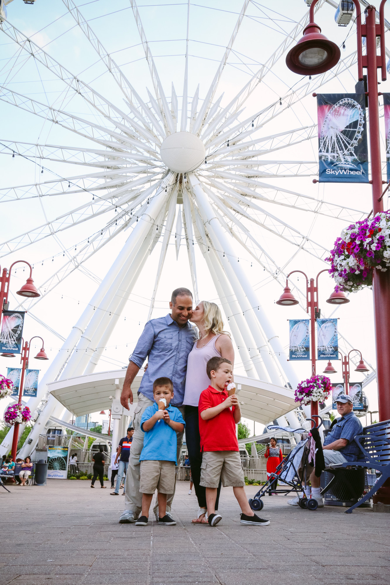 与年轻家庭的Skywheel Courtyard照片