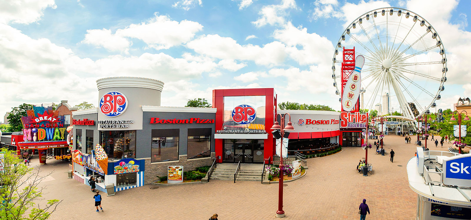 Boston Pizza Clifton Hill Exterior Early Afternoon 下午早些时候,波士顿克利夫顿山披萨店外