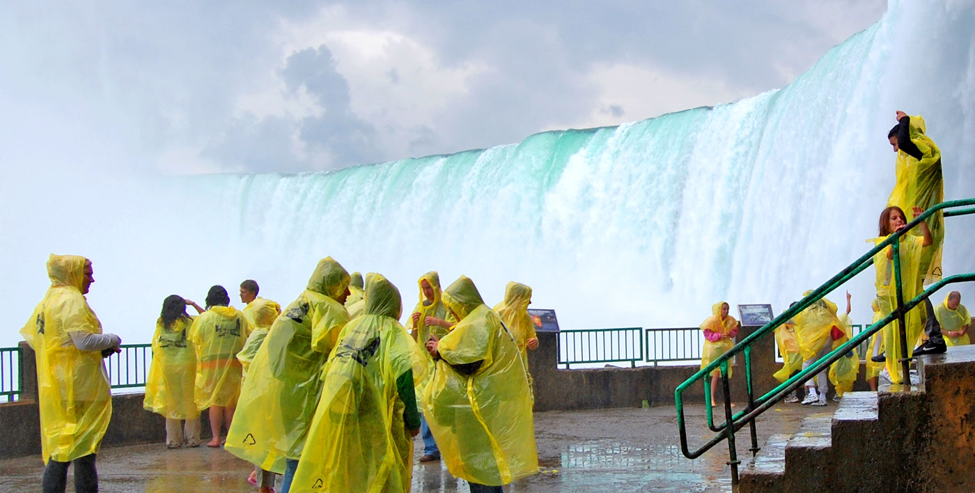 Journey Behind Niagara Falls 尼亚加拉瀑布后面的旅程