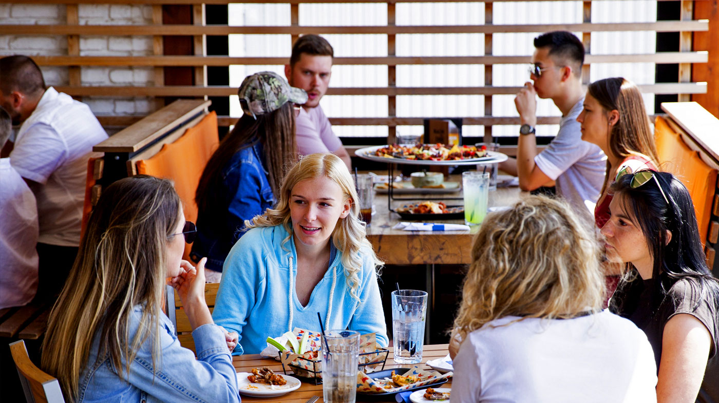 Kelsey's Patio with Afternoon restaurants餐厅